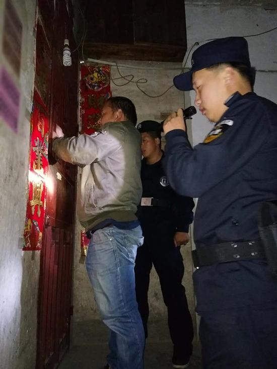 潍坊粗心妈妈误将幼女锁家中 